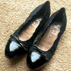 NWOT!! AGL Italian Flats with Accent Bow, Size 37